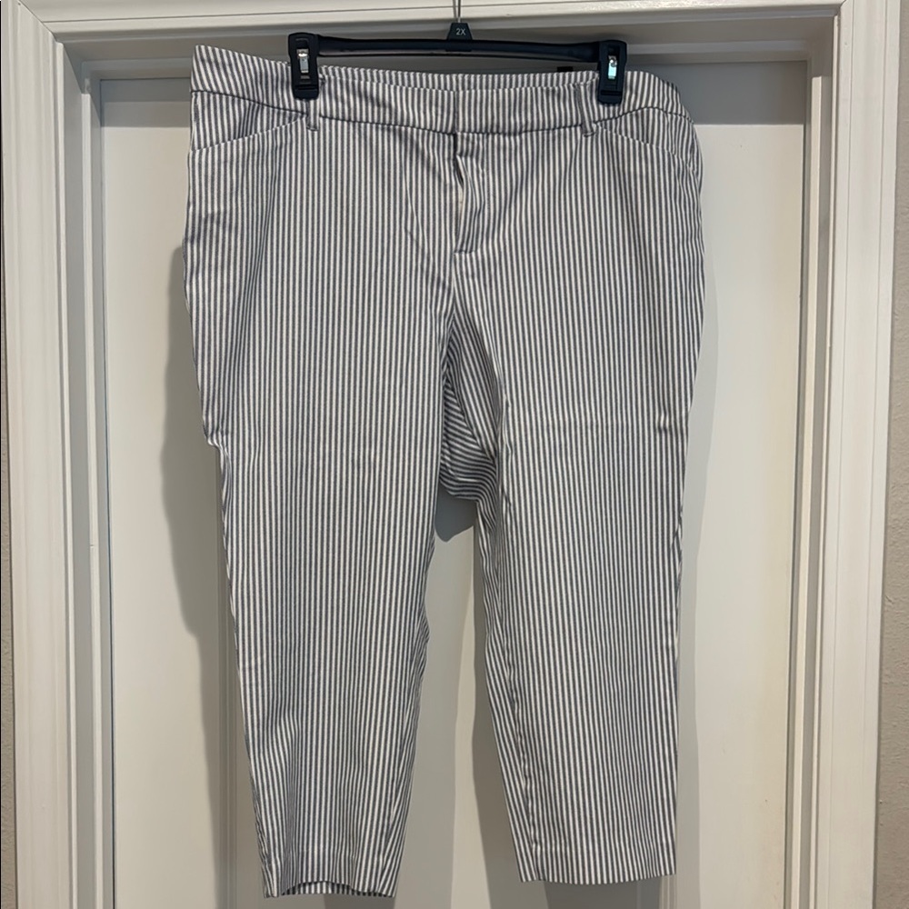 Old Navy Blue Pixie Ankle Cropped Pants